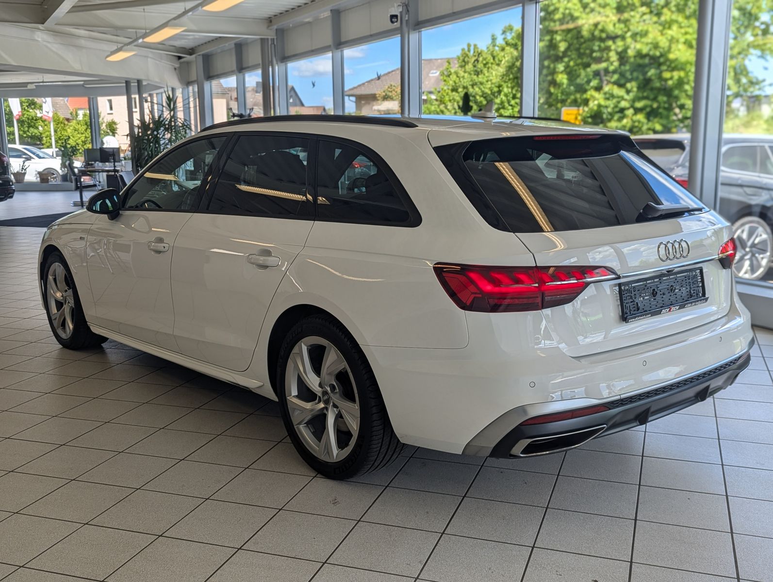 AUDI A4 35 TDI S-Line Pano LED Virtual Cam ACC 18 - Image 5
