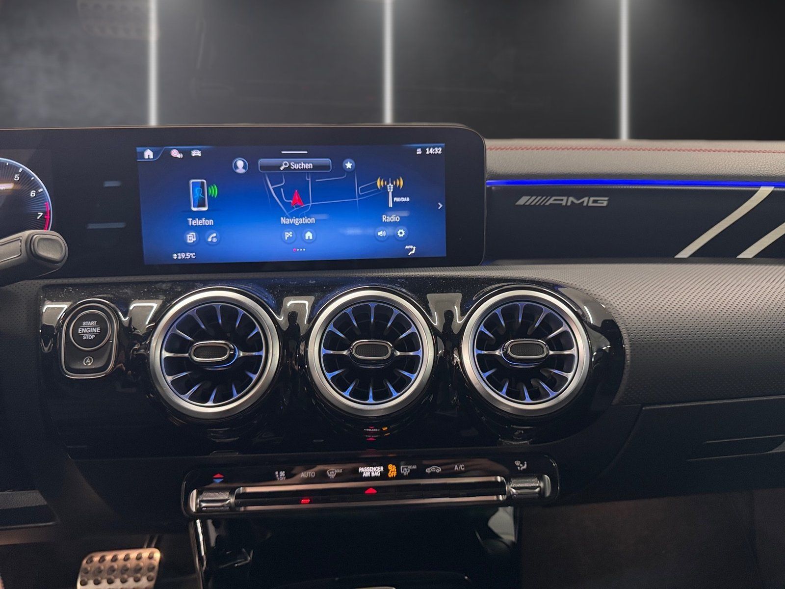 Fahrzeugabbildung Mercedes-Benz CLA 35 4M AMG*Pano*Aero*Distr*Mbeam*19"*360*Nght
