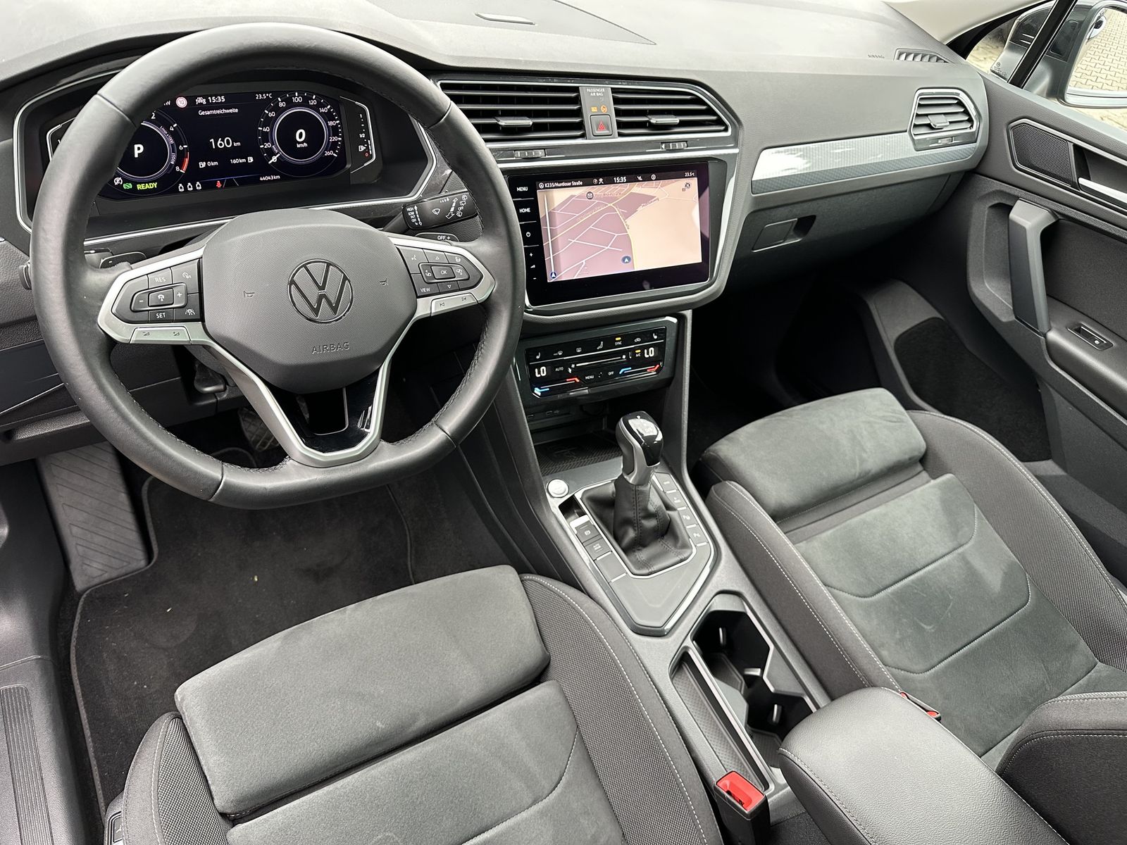 Fahrzeugabbildung Volkswagen Tiguan 1.4 TSI DSG Life eHybrid NAV+LED+AHK+18ZO