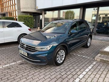Volkswagen Tiguan - 1