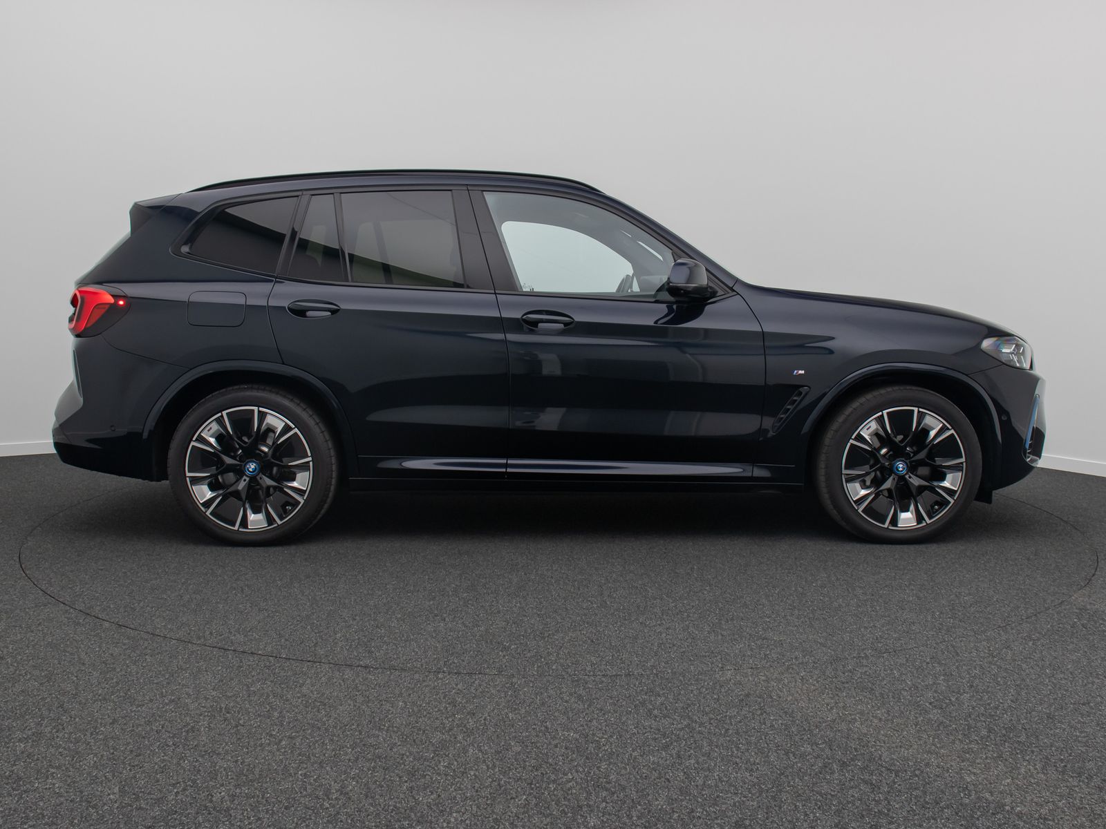 Fahrzeugabbildung BMW iX3 M Sport IMPRESSIVE DAB 360°H/K HUD Panorama