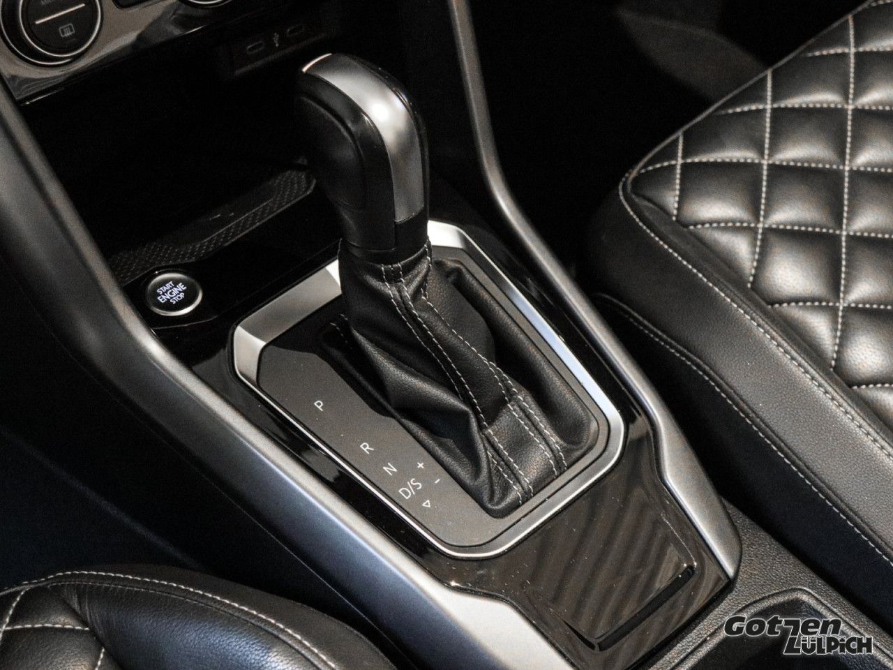 Fahrzeugabbildung Volkswagen T-Roc Cabriolet 1,5TSI R-Line Leder Winter-Paket