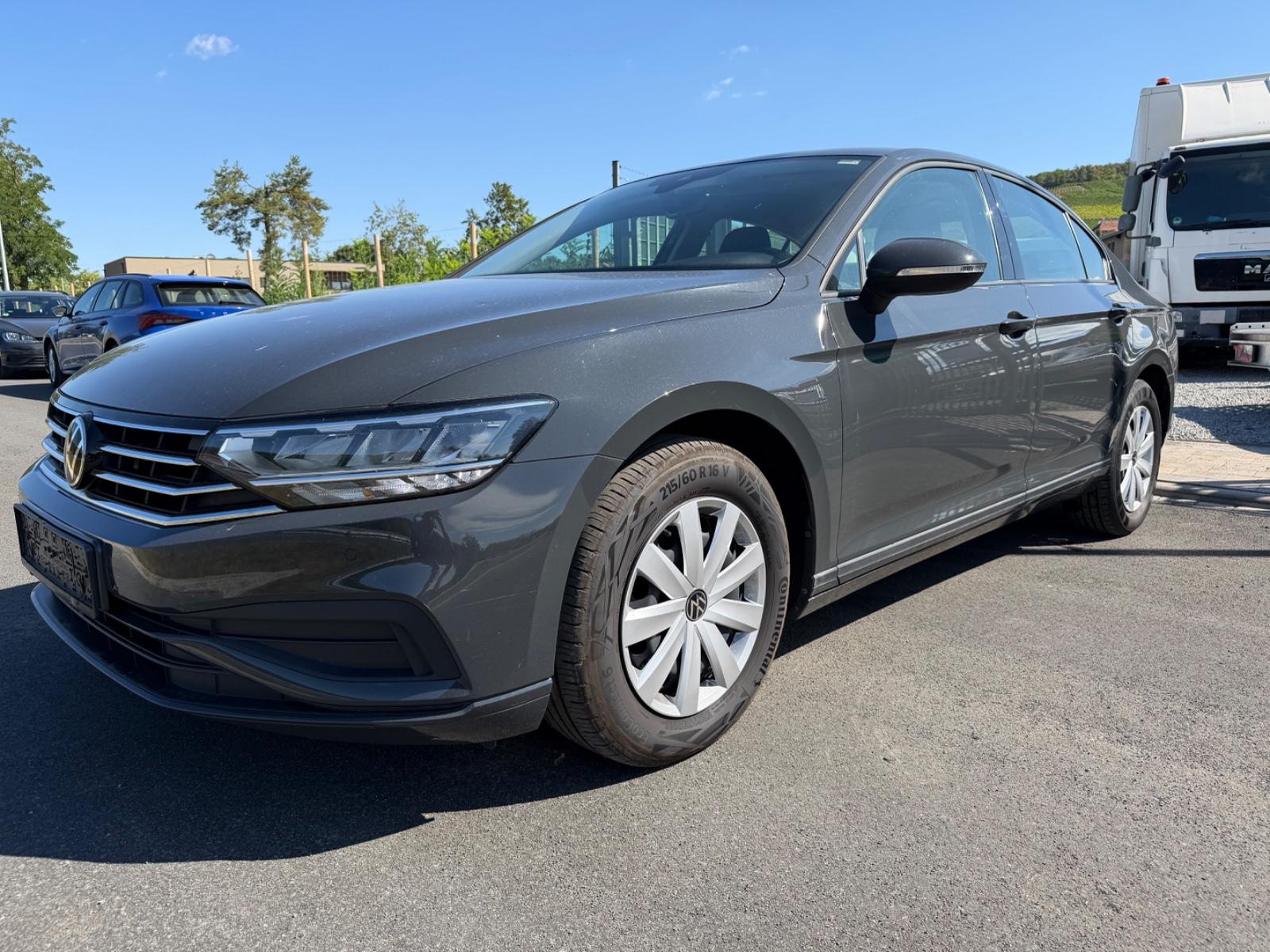 Volkswagen Passat Lim. Basis