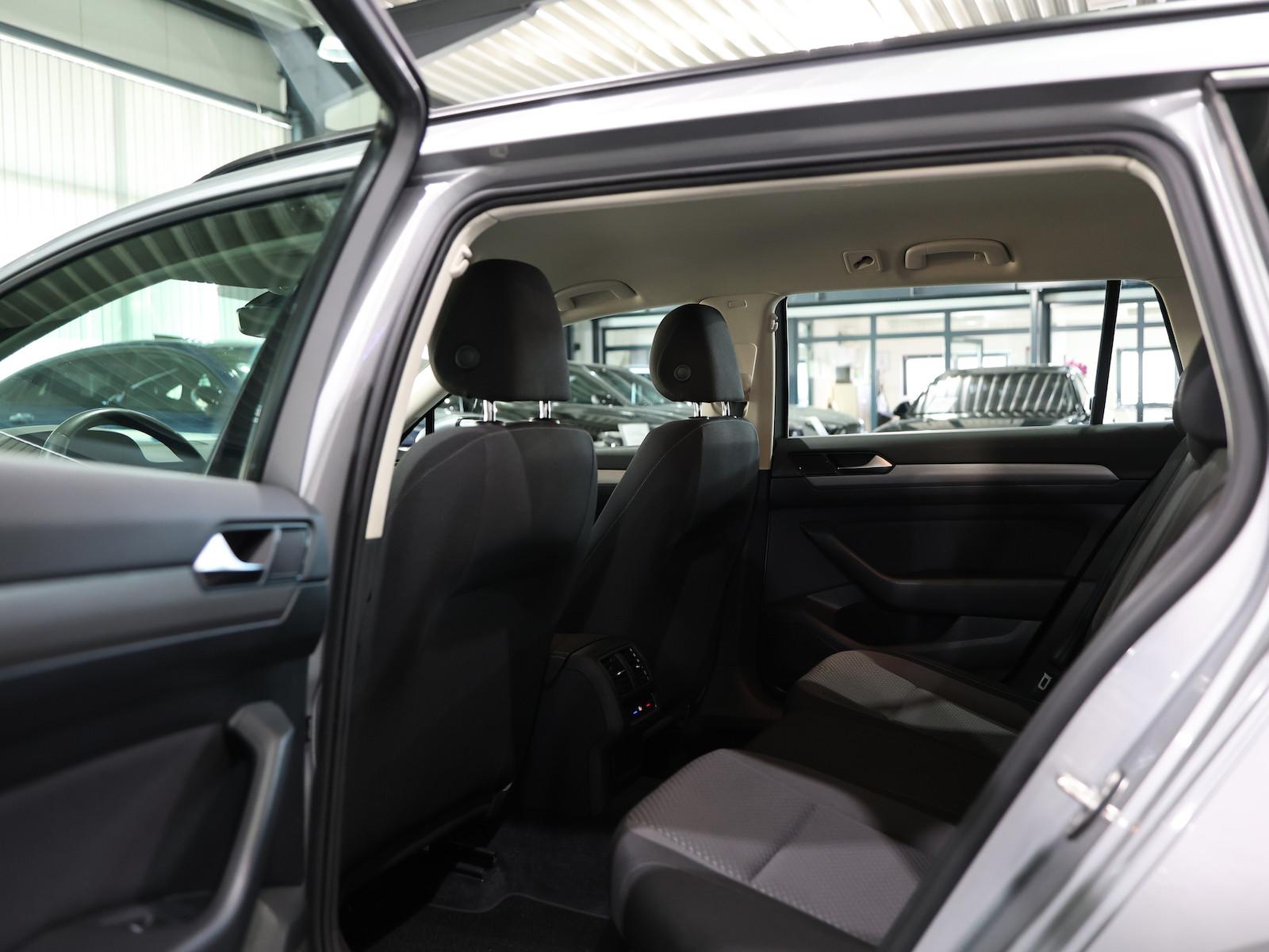Volkswagen Passat Variant 2.0 TDI DSG BMT / NAVI-DM, ACC