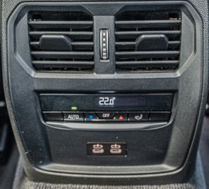 Fahrzeugabbildung BMW 320d xDrive Touring Steptronic xDrive|HEADUP|SH