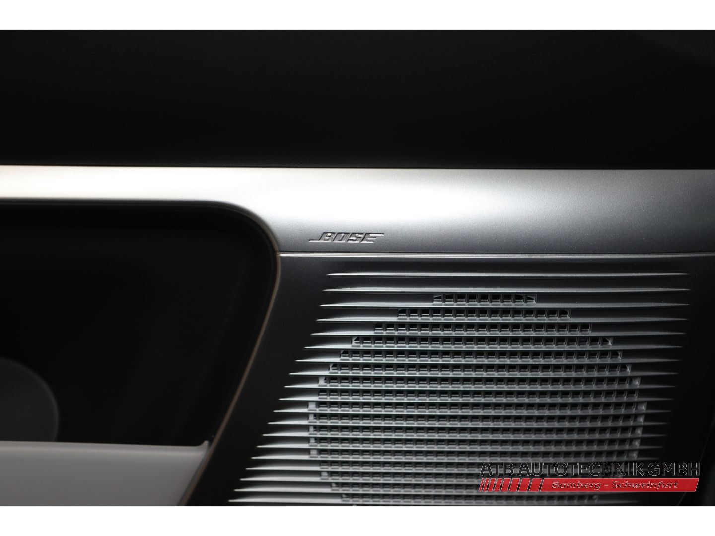 Fahrzeugabbildung Hyundai IONIQ 9 7-Sitzer MY26 110 kWh 307 PS 4WD UNIQ