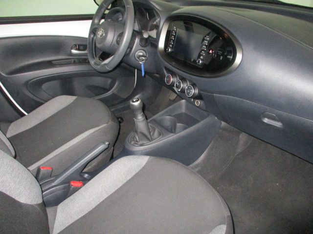 Fahrzeugabbildung Toyota Aygo X Play 5-Türer