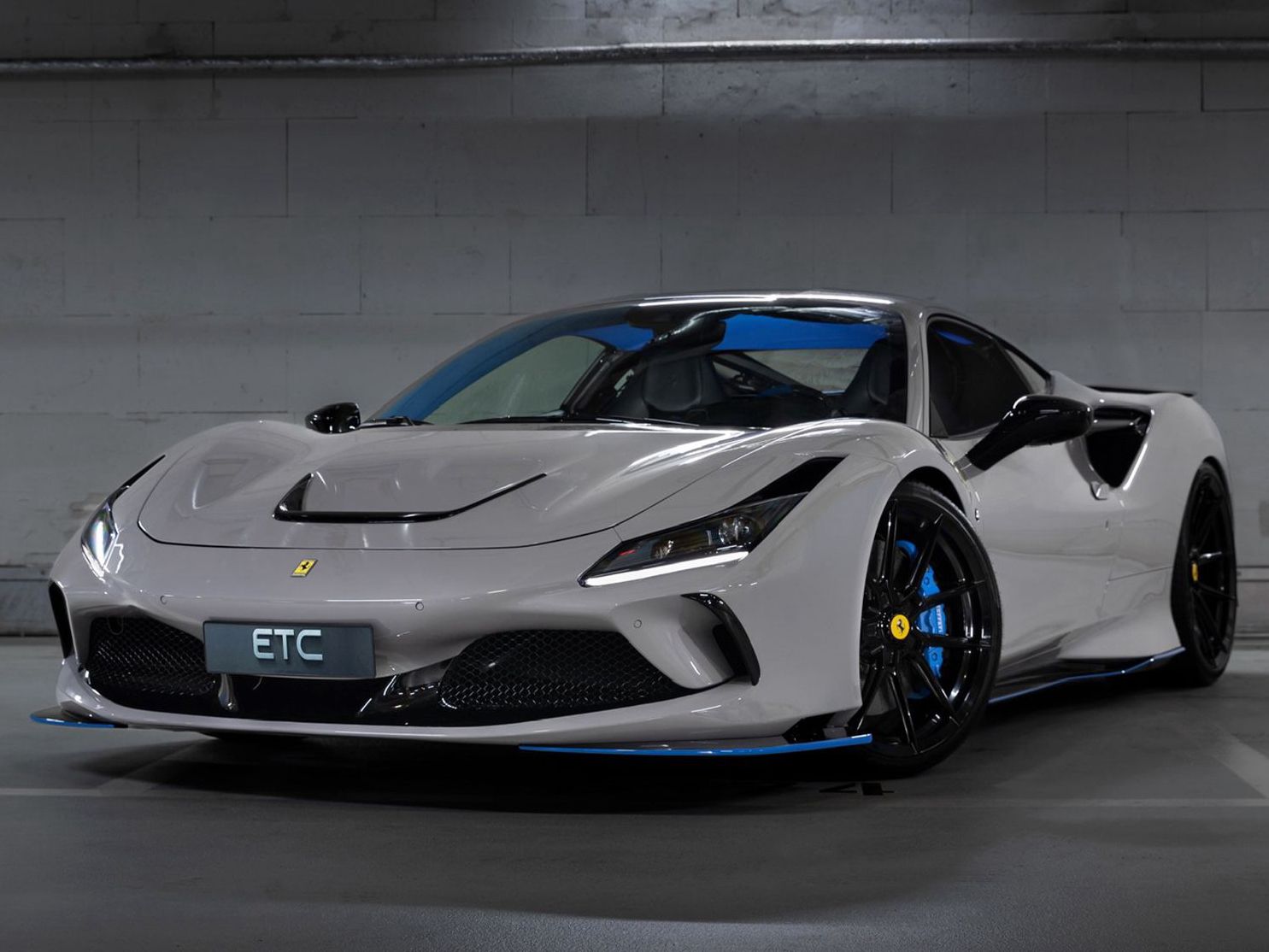 FERRARI F8