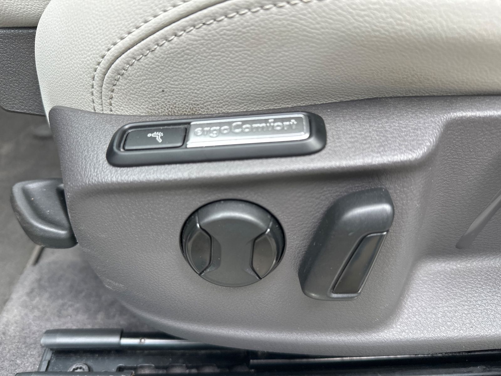 Fahrzeugabbildung Volkswagen Passat Variant GTE NAV+IQLIGHT+AHK+PANO+KAM+360°