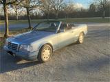 Mercedes-Benz  E 220 Cabrio Sportline Perlblau me - Mercedes-Benz Oldtimer: Cabrio