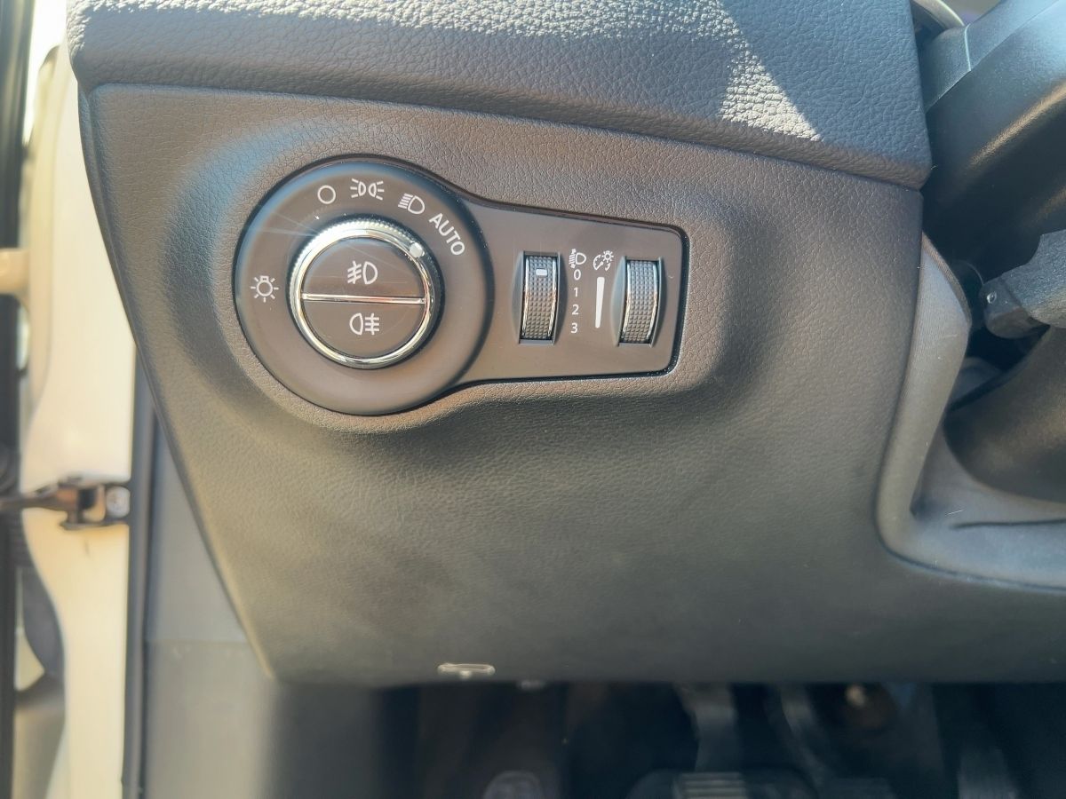 Fahrzeugabbildung Jeep Compass Limited 1.4 MultiAir 4WD ACC Glasdach