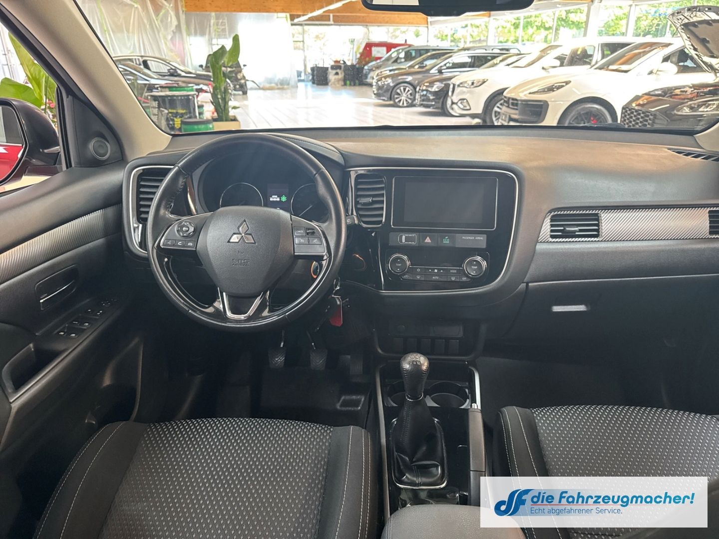 Fahrzeugabbildung Mitsubishi Outlander Edition 100 2WD Apple CarPlay Android