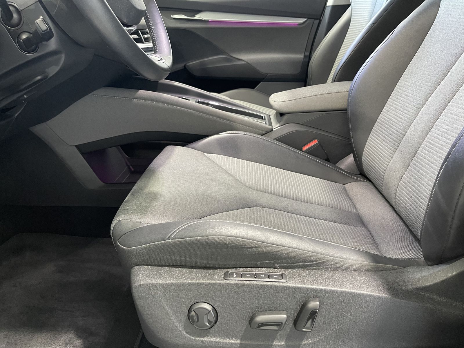 Fahrzeugabbildung SKODA Enyaq 60 Loft*Matrix-Beam*HeadUp*Leder*Cam*
