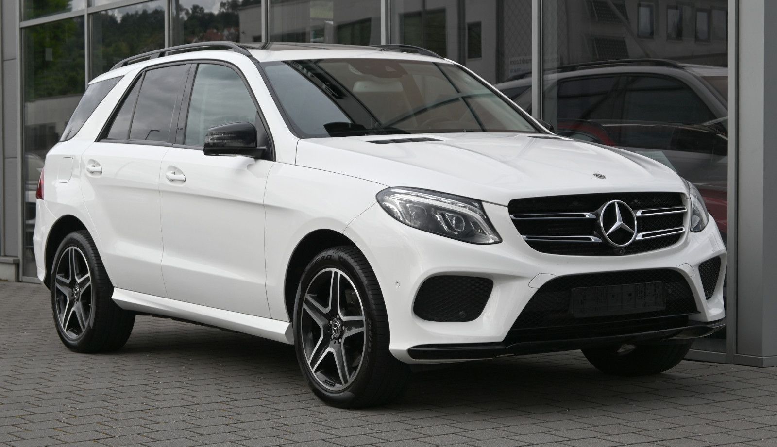 Fahrzeugabbildung Mercedes-Benz GLE 350 d 4MAT. AMG LINE °NIGHT°AHK°ILS°360°SHD°