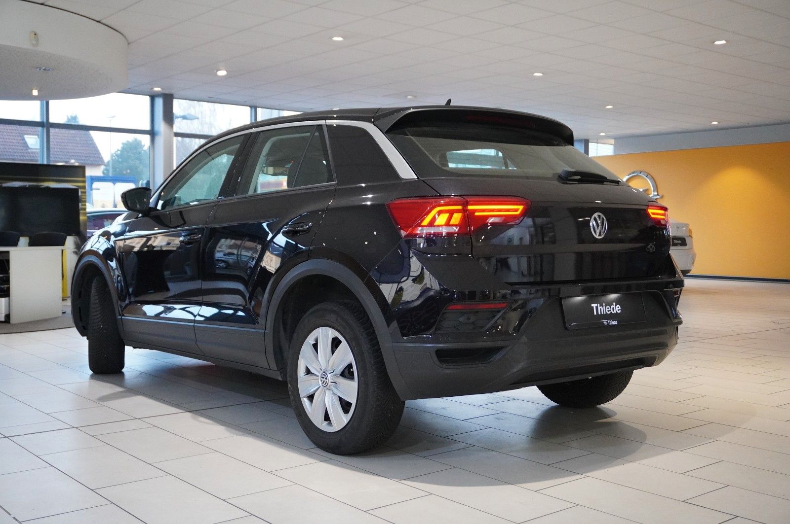 Fahrzeugabbildung Volkswagen T-Roc 1.0 TSI NAVI/LED/SHZ/PDC/NEBEL/KLIMA/DAB+