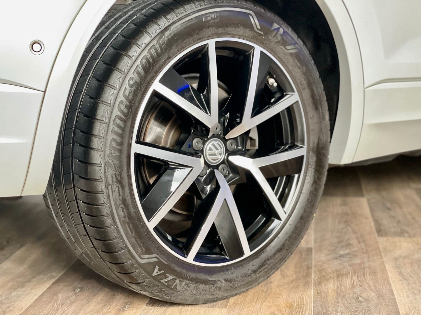 Fahrzeugabbildung Volkswagen Touareg 3.0TDI V6 R-Line 4M*Vision*IQ-Light*Ambi