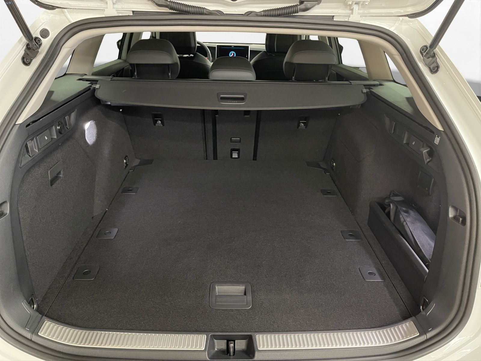 Volkswagen Passat Variant - Bild 23