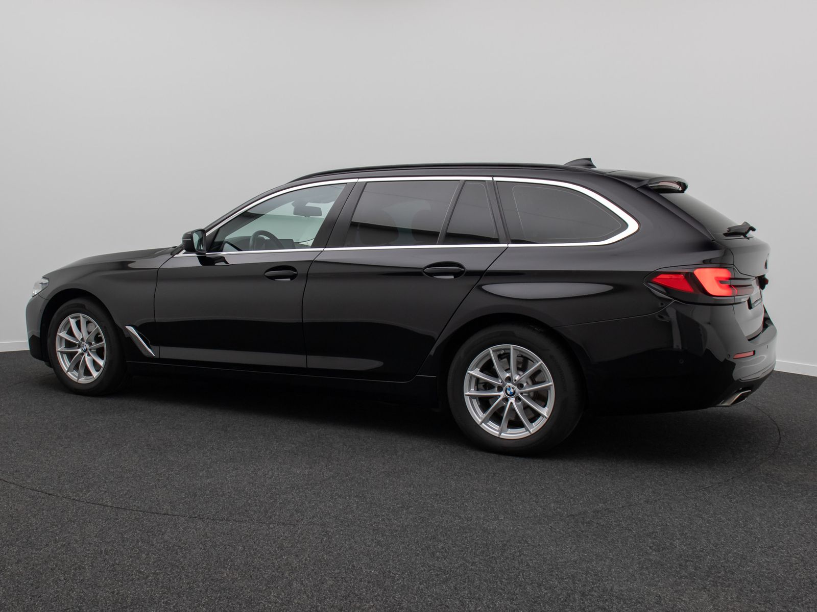 Fahrzeugabbildung BMW 520e Alarm 4xKlima Kamera HUD DAB DisplKey Sport