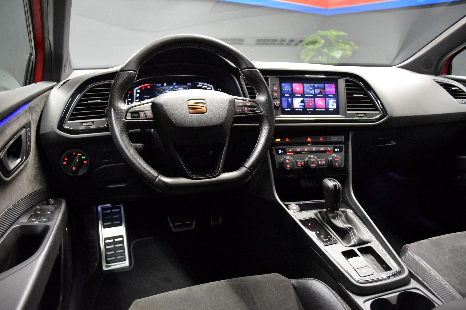 Fahrzeugabbildung SEAT Leon ST Cupra 300 4Drive ACC Beats Alca. Virtual