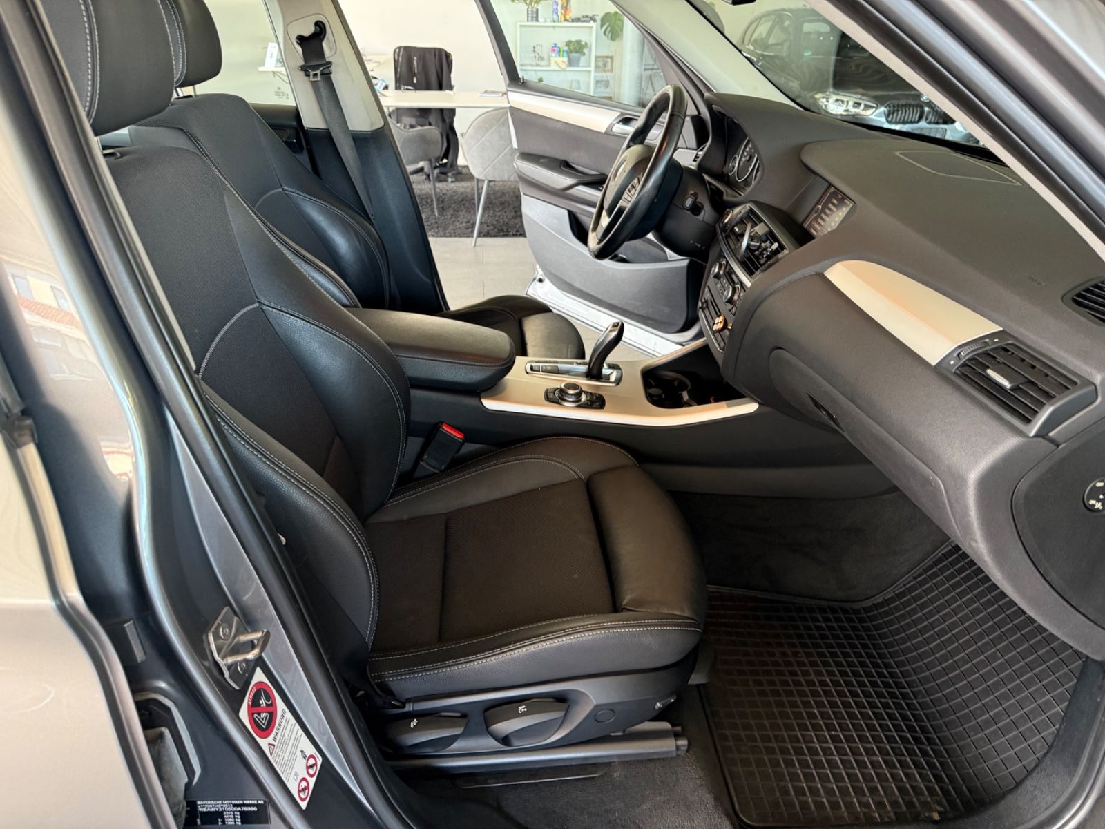Fahrzeugabbildung BMW X3 xDrive 20d Aut. * Navi * Xenon * PDC * SHZ *