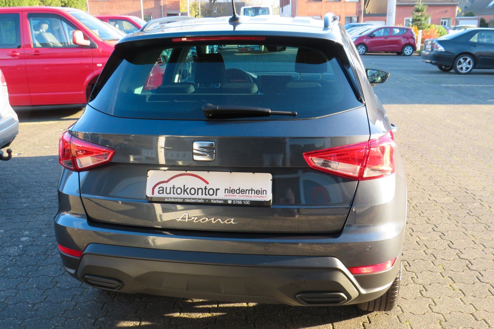 Fahrzeugabbildung SEAT Arona Style NAVI APP SITZH. PDC GRA 1.HD