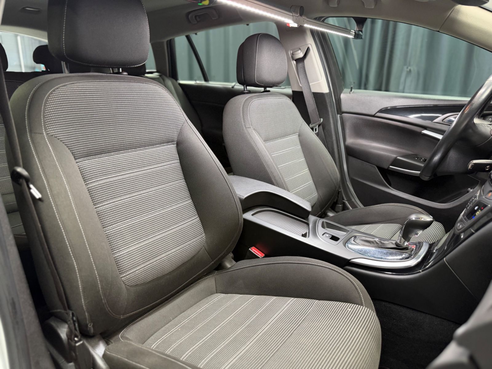 Fahrzeugabbildung Opel Insignia Sports Tourer Innovation|AUTOMATIK|RFK