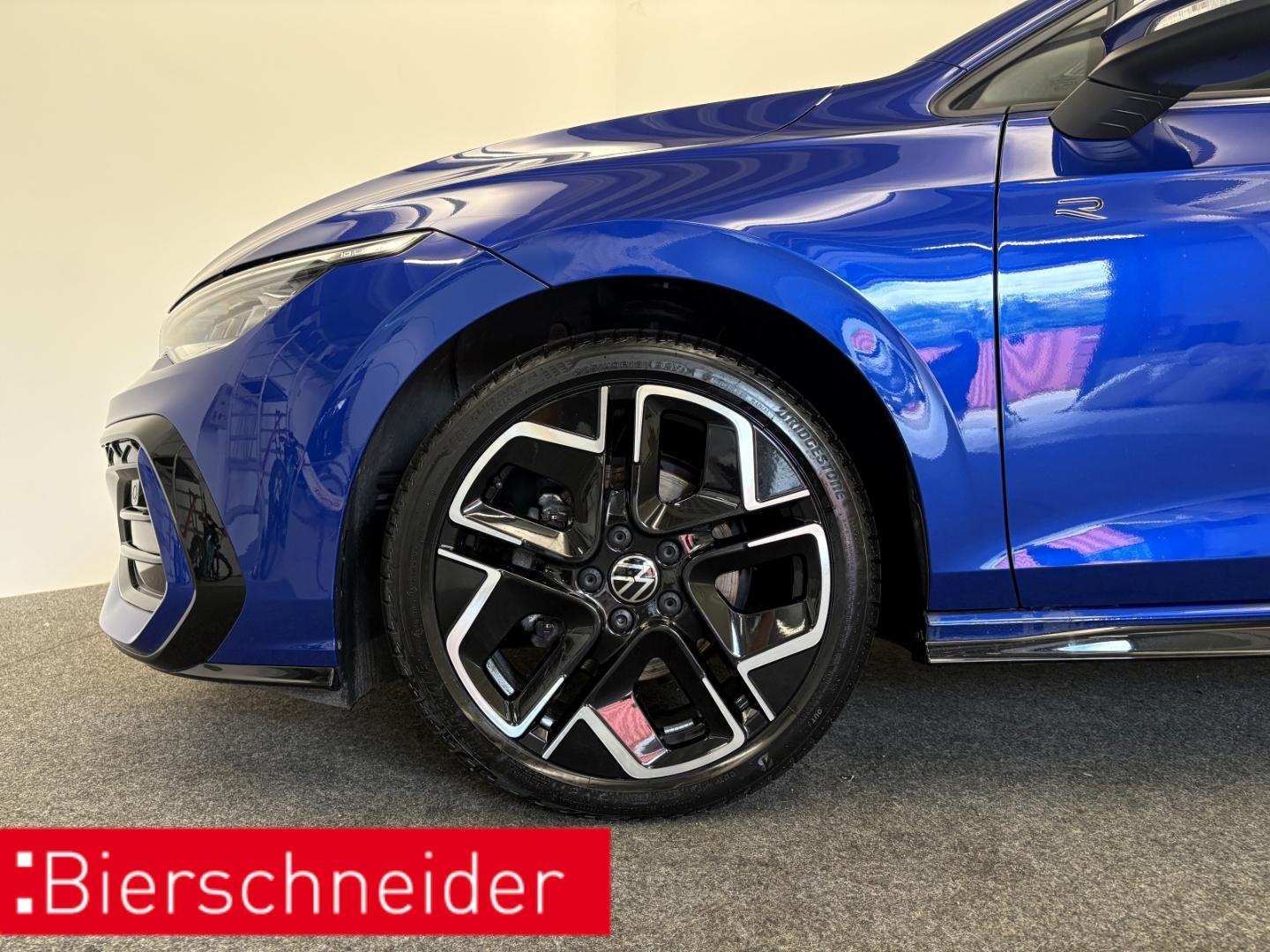 Volkswagen Golf 8 1.5 eTSI DSG R-Line IQ-LIGHT DIGITAL PRO, миниатюра 5
