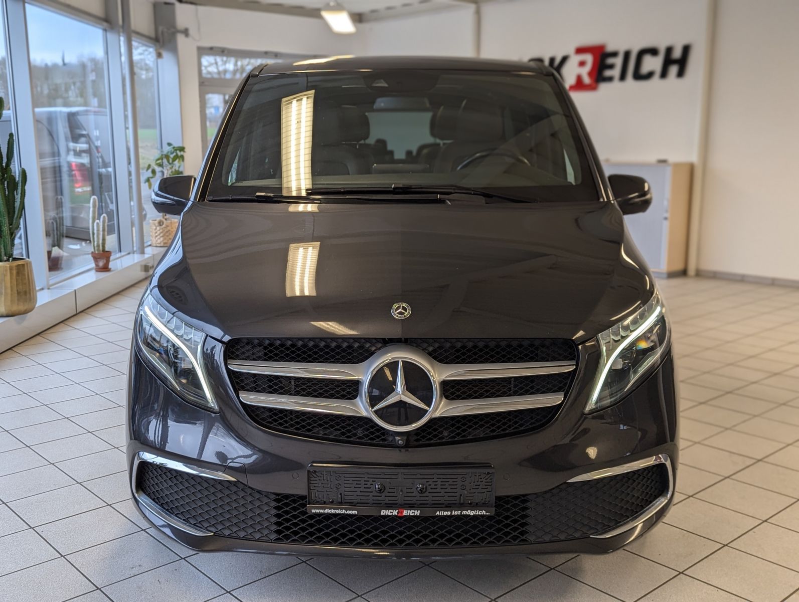 Fahrzeugabbildung Mercedes-Benz V 300 d EXCLUSIVE 4M lang Pano Nappa AHK VOLL 19