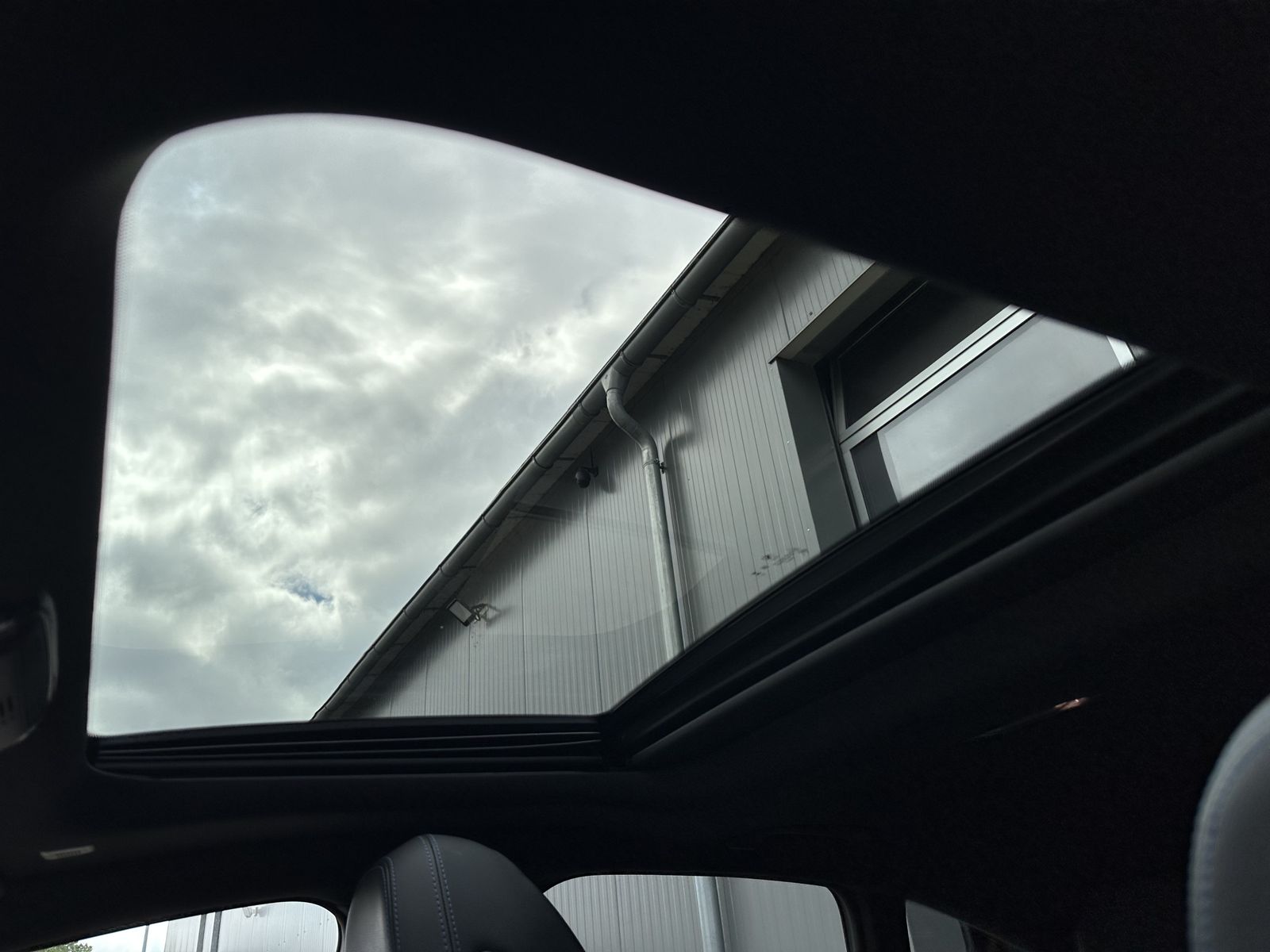 Fahrzeugabbildung BMW i4 M50 NAV+LED+GLASDACH+KAM+DIGDISPLAY+DCC+20ZO