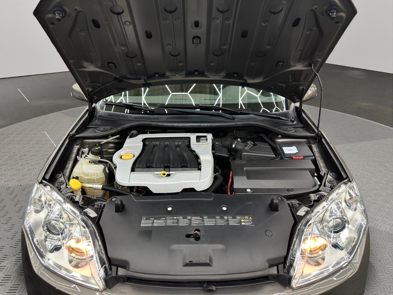 Renault Laguna 2009 — photo 20
