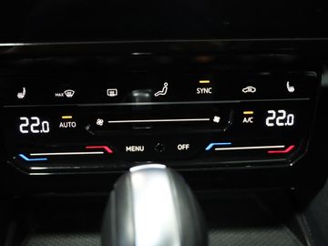 Volkswagen Passat Variant 1.5 DSG AHK LED  Kamera