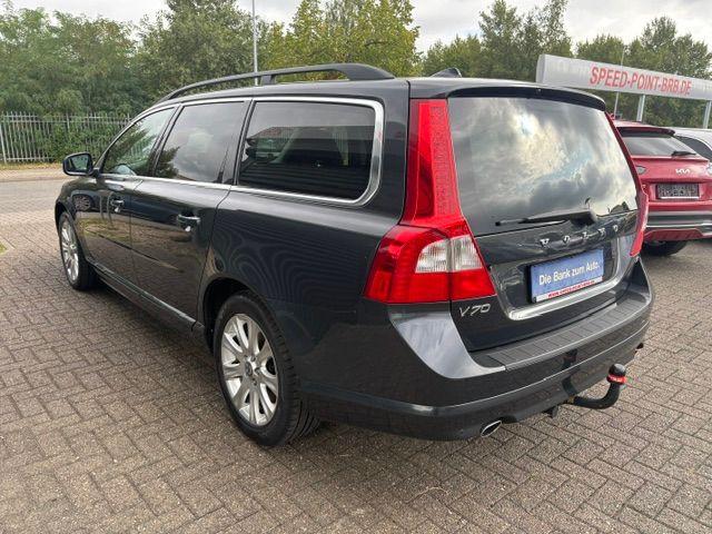 Volvo V70 2010 — rear view