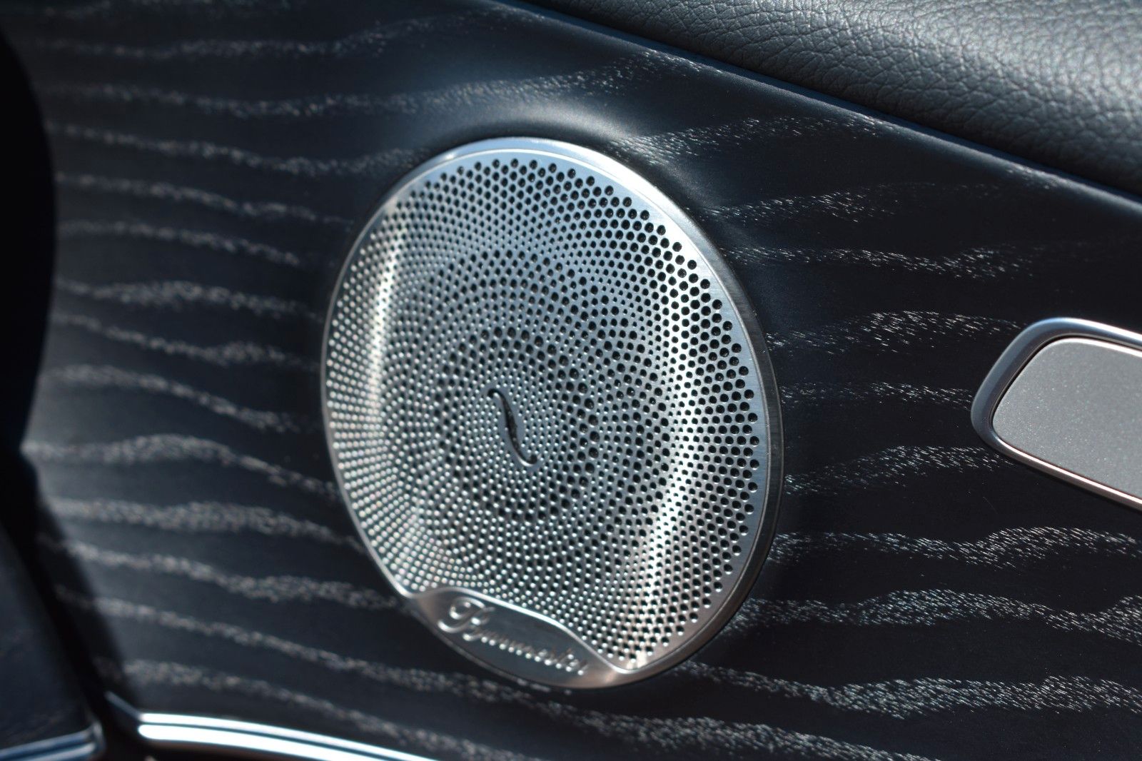 Fahrzeugabbildung Mercedes-Benz E 400 d T-Modell 4Matic AHK Burmester Leder