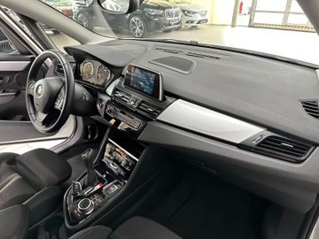 Fahrzeugabbildung BMW 218d Navi Parkassistent HiFi LM Sportsitze LED