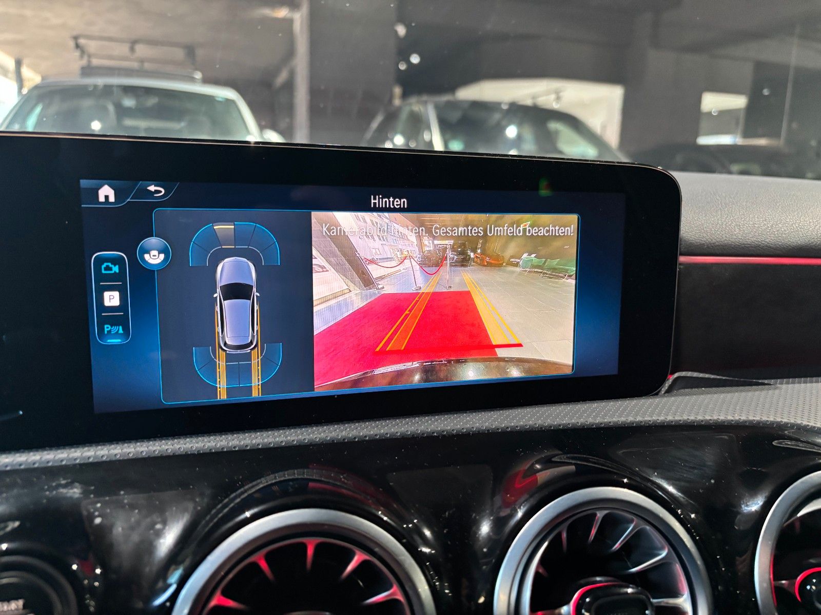 Fahrzeugabbildung Mercedes-Benz A 200 //AMG-LINE//MBUX//AMBIENTE/KAMERA/SHZ/NAVI