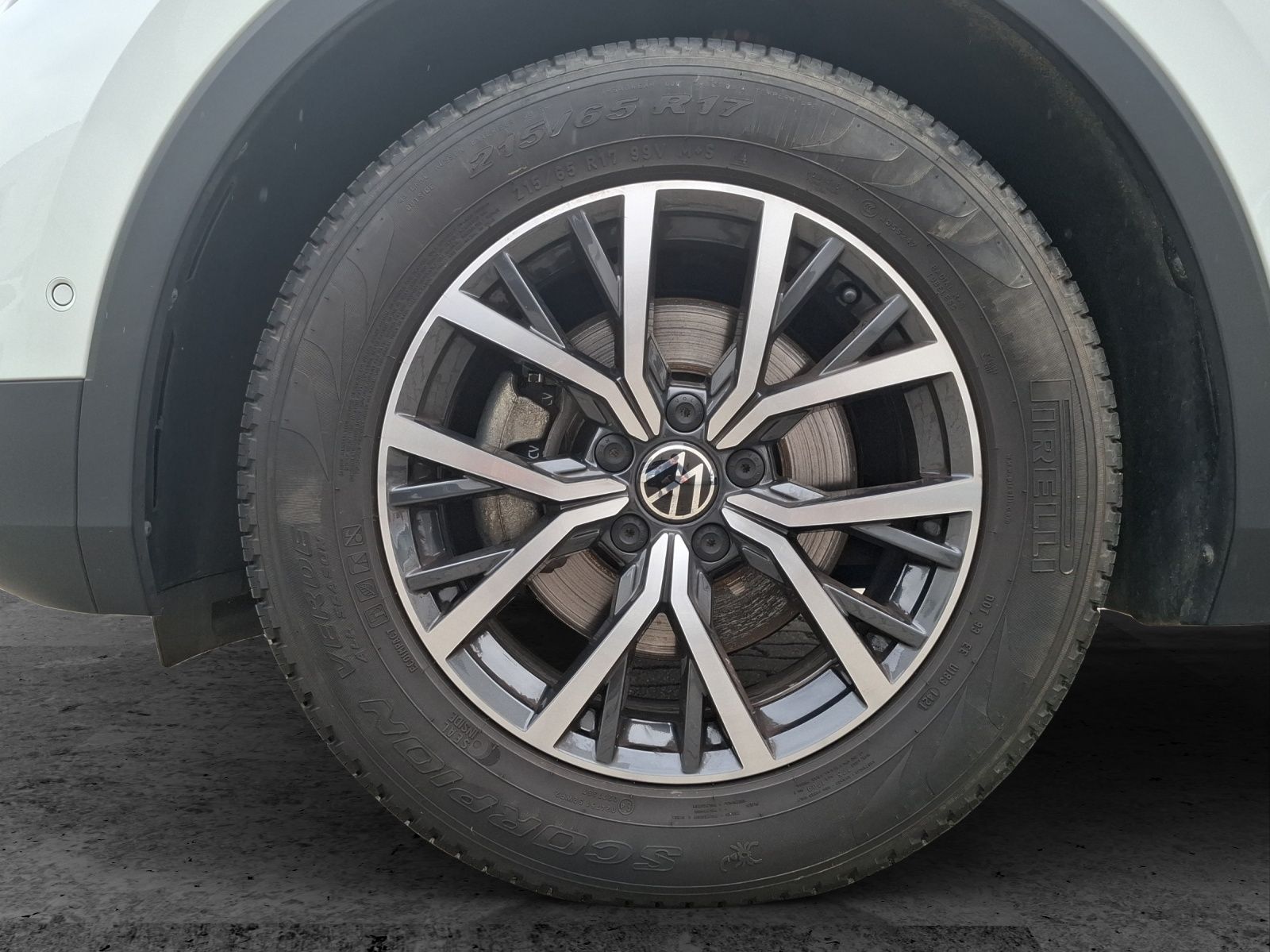 Fahrzeugabbildung Volkswagen Tiguan TSI Life DSG LED AHK Navi ACC RFK SH