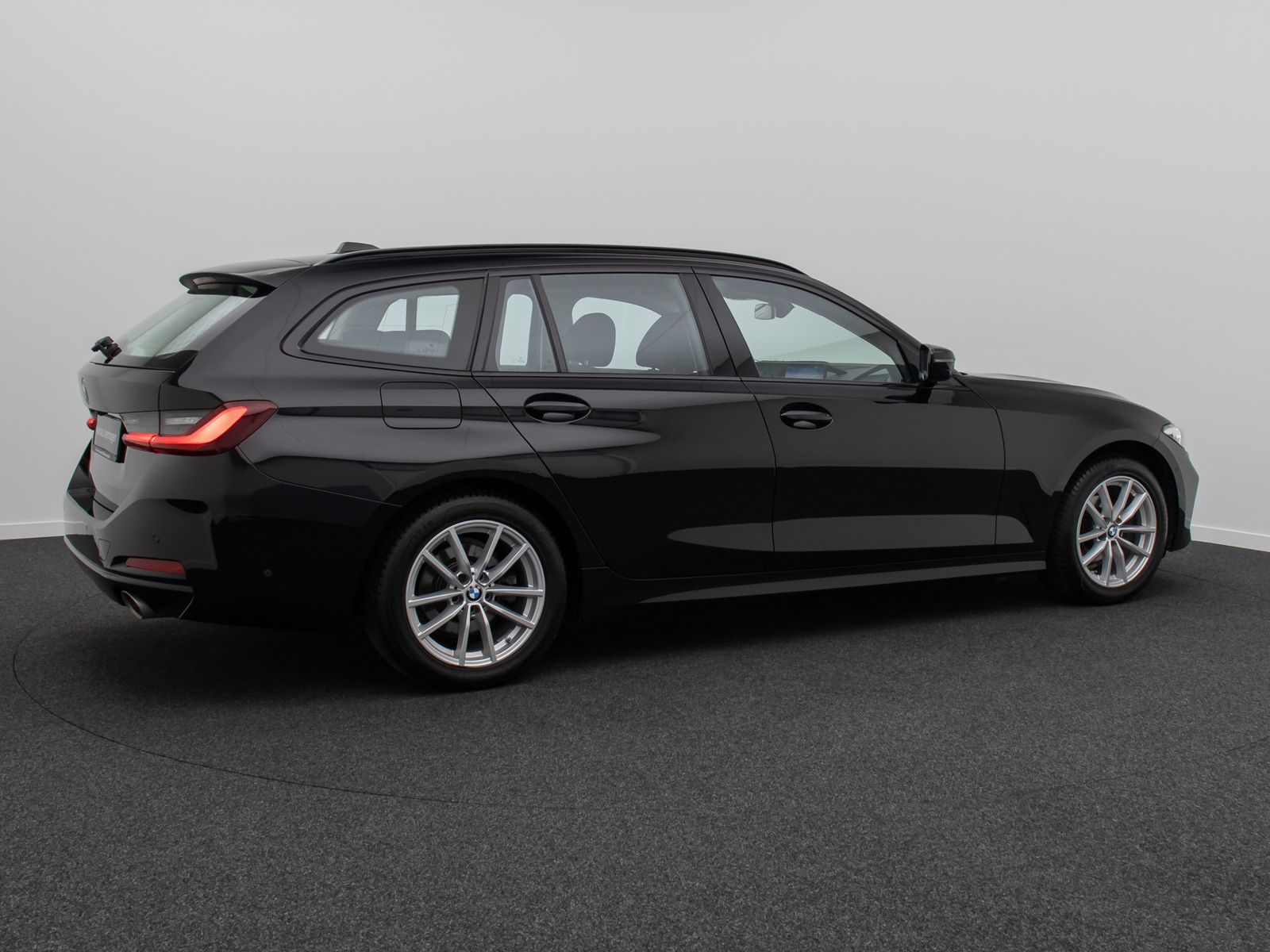 Fahrzeugabbildung BMW 318i GeschwindigReg HUD DAB Kamera LED Sport