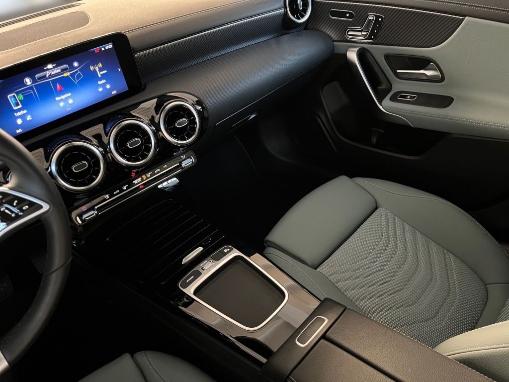 Fahrzeugabbildung Mercedes-Benz CLA 180 SB Progressive Navi LED Memory KAM DAB
