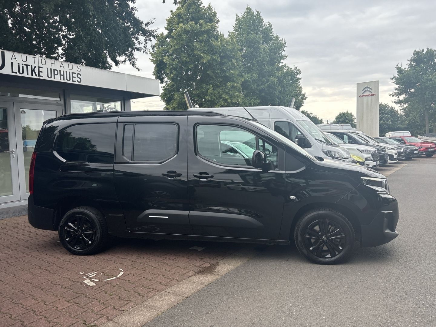 Fahrzeugabbildung Citroën Berlingo XL BlueHDi 130 EAT8 S&S Max Navi CarPla
