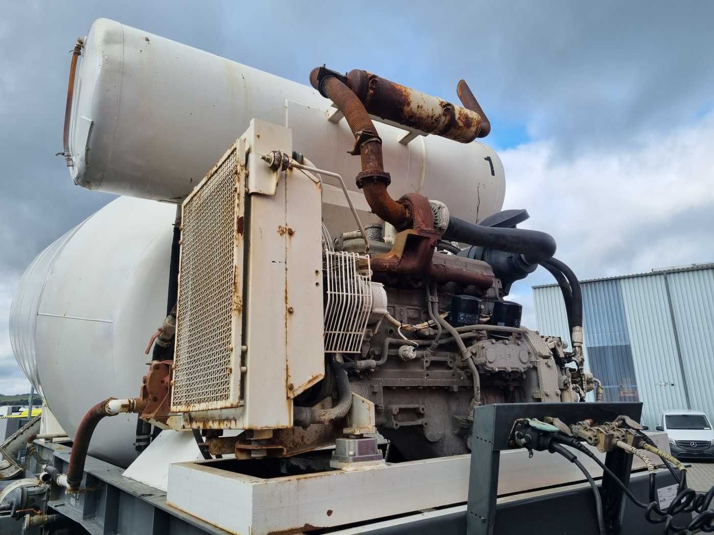 Fahrzeugabbildung Andere KWB P-382-STI Betonmischer Motor SAF-Achsen Lift