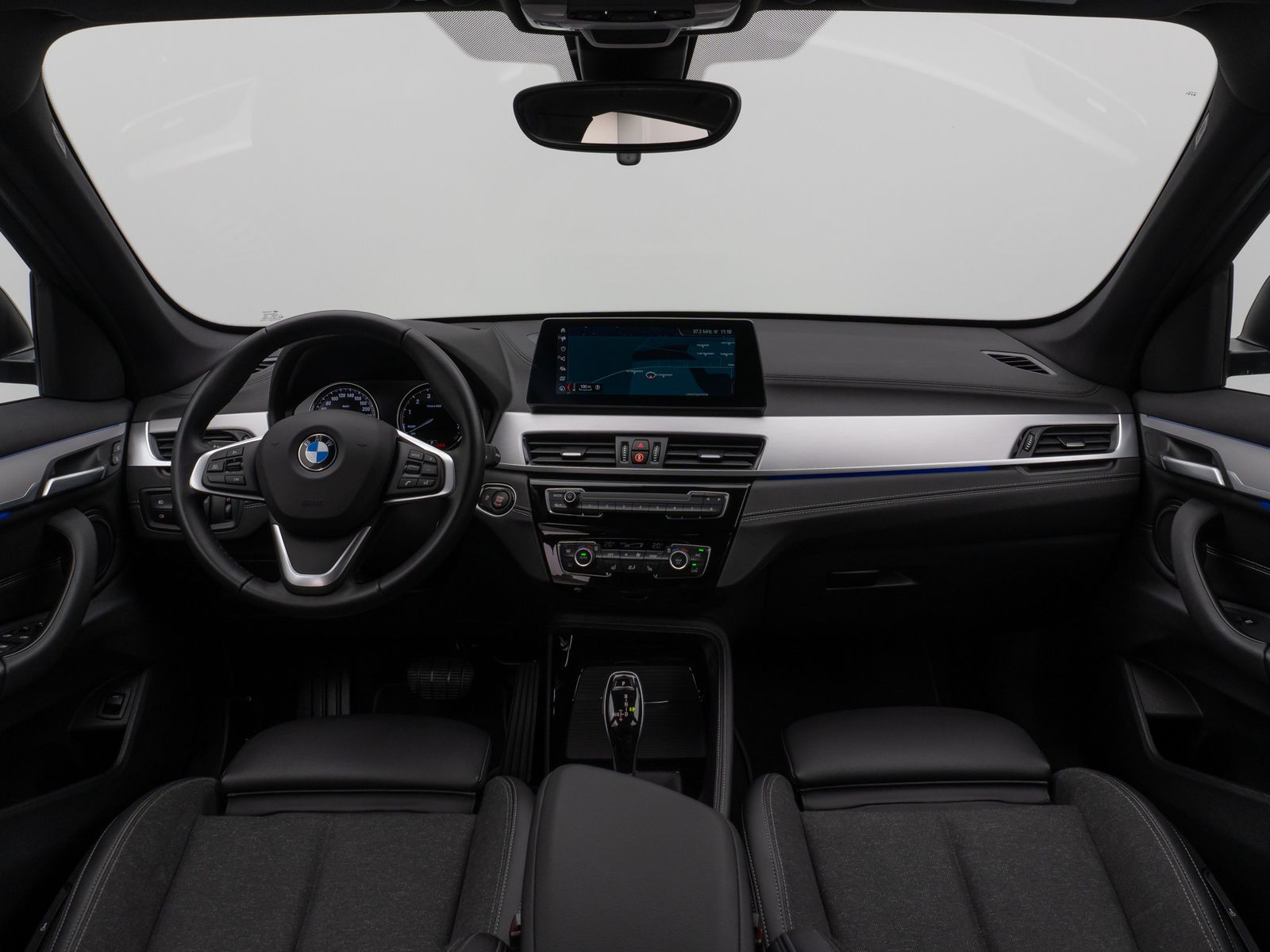 Fahrzeugabbildung BMW X1 sD20i SportLine Kamera HUD DAB HiFi Alarm LED