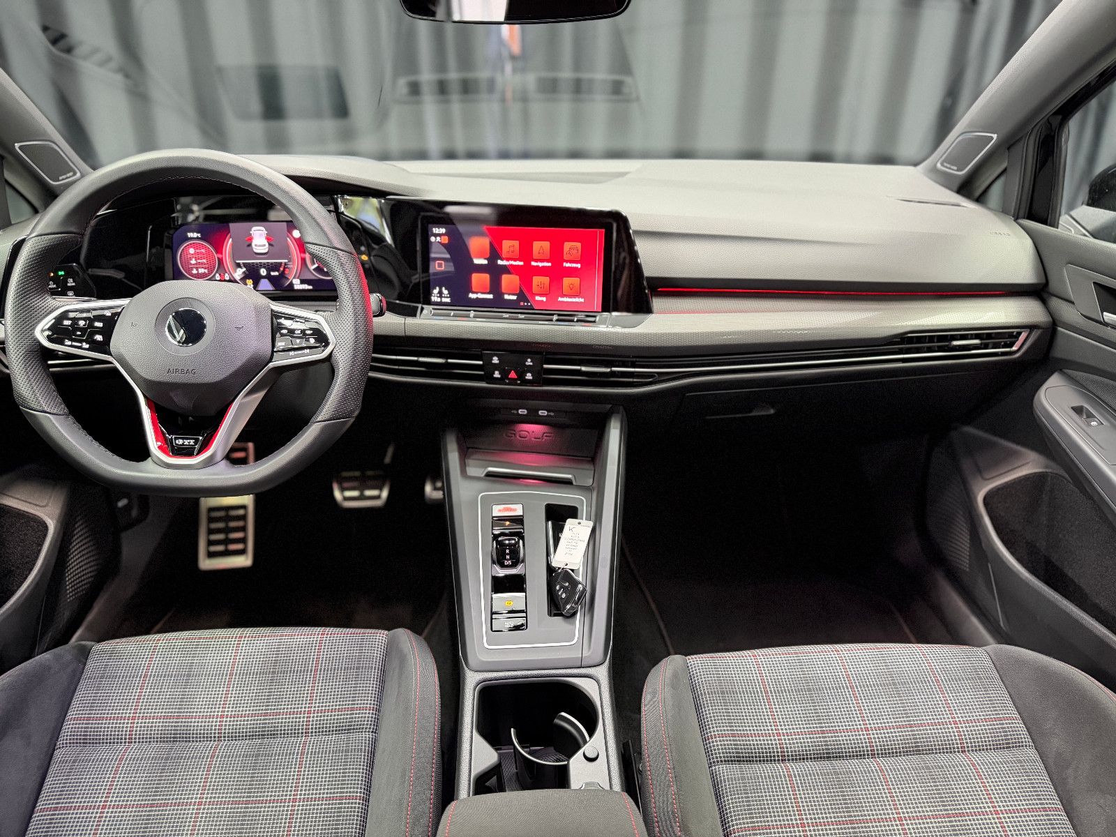 Fahrzeugabbildung Volkswagen Golf VIII Lim. GTI|H&K|HuD|U-Frei|D-FZG