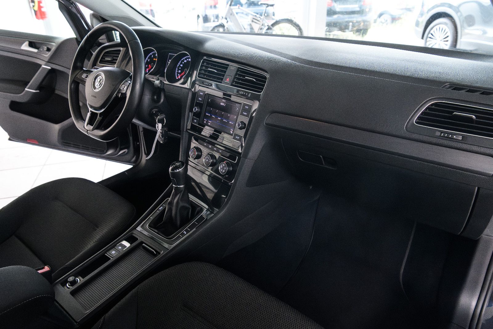 Fahrzeugabbildung Volkswagen Golf VII1.0l TSI Comfortline + GJR + Klima
