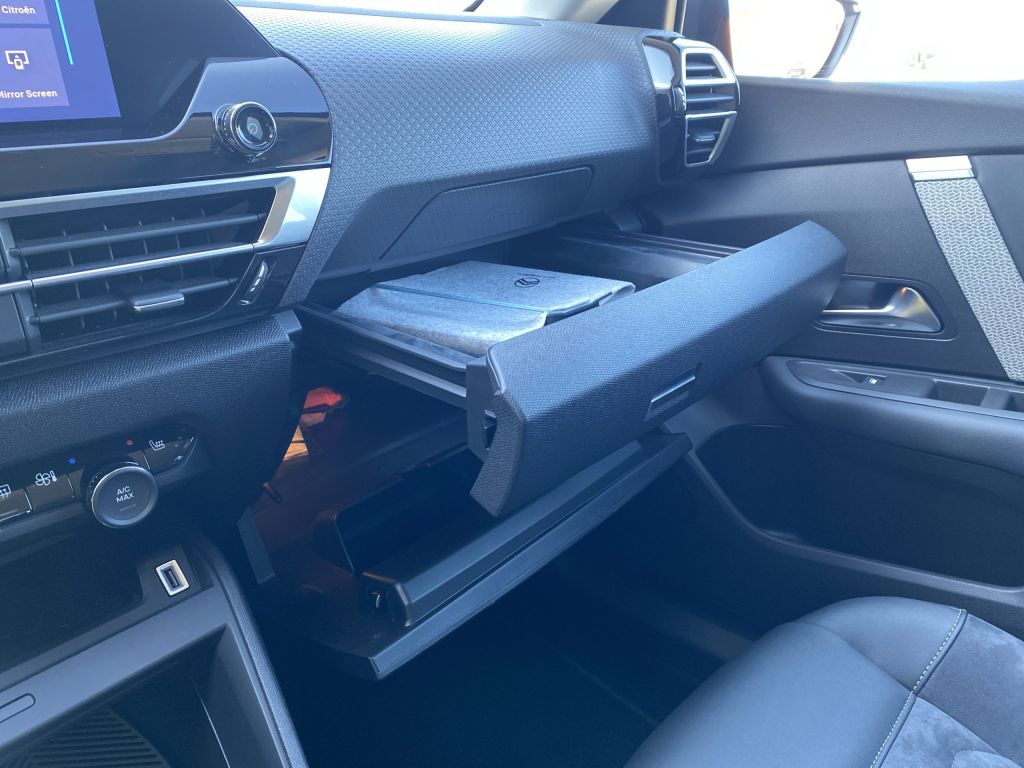 Fahrzeugabbildung Citroën C4 PureTech 130 Stop&Start EAT8 MAX *Alcantara*