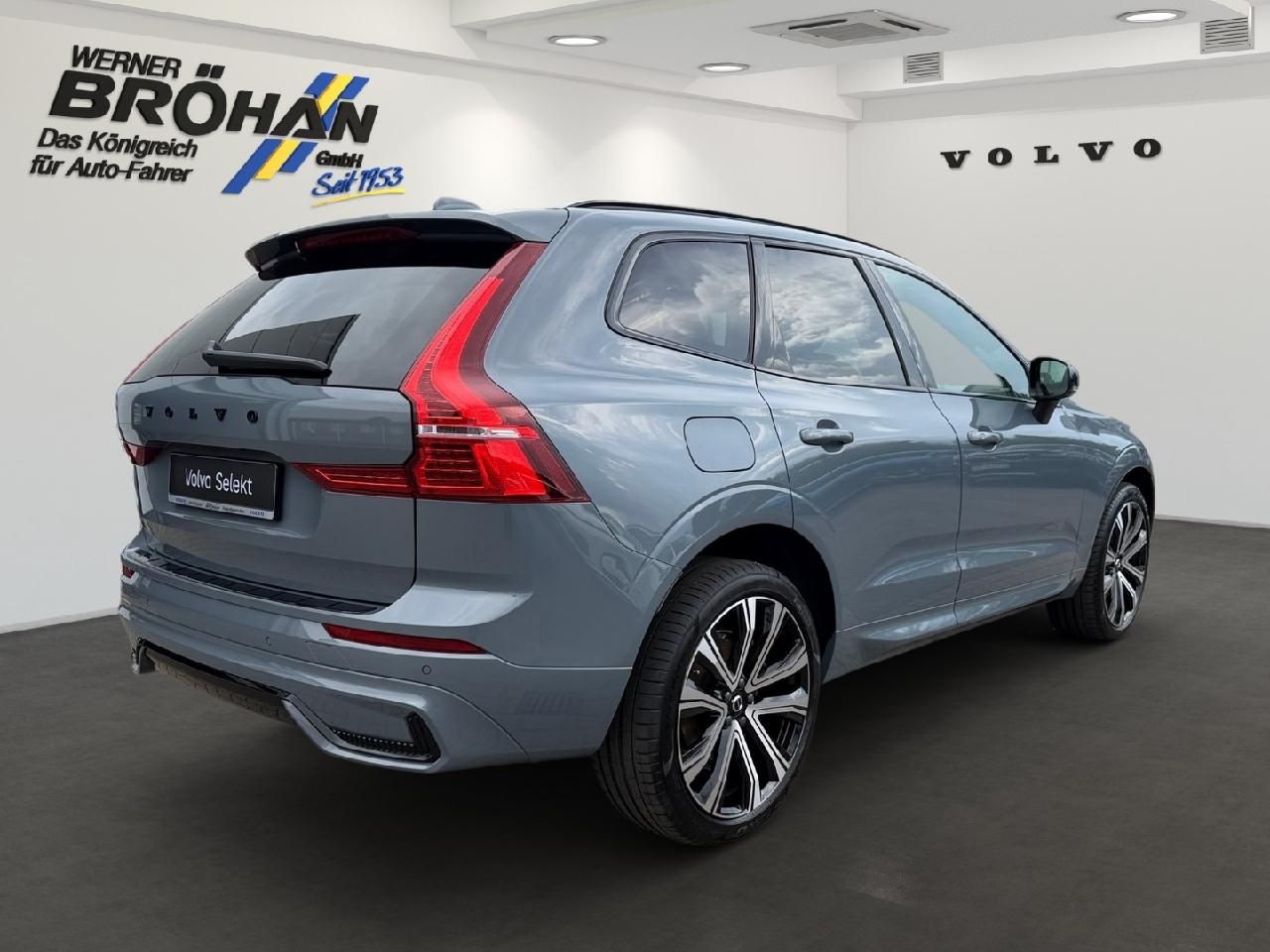 Fahrzeugabbildung Volvo XC60 B4 Diesel Plus Dark 2WD