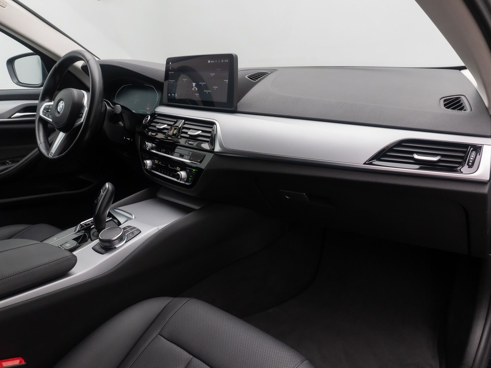 Fahrzeugabbildung BMW 520i Kamera DAB CockPitPro StandhzgAlarm LED