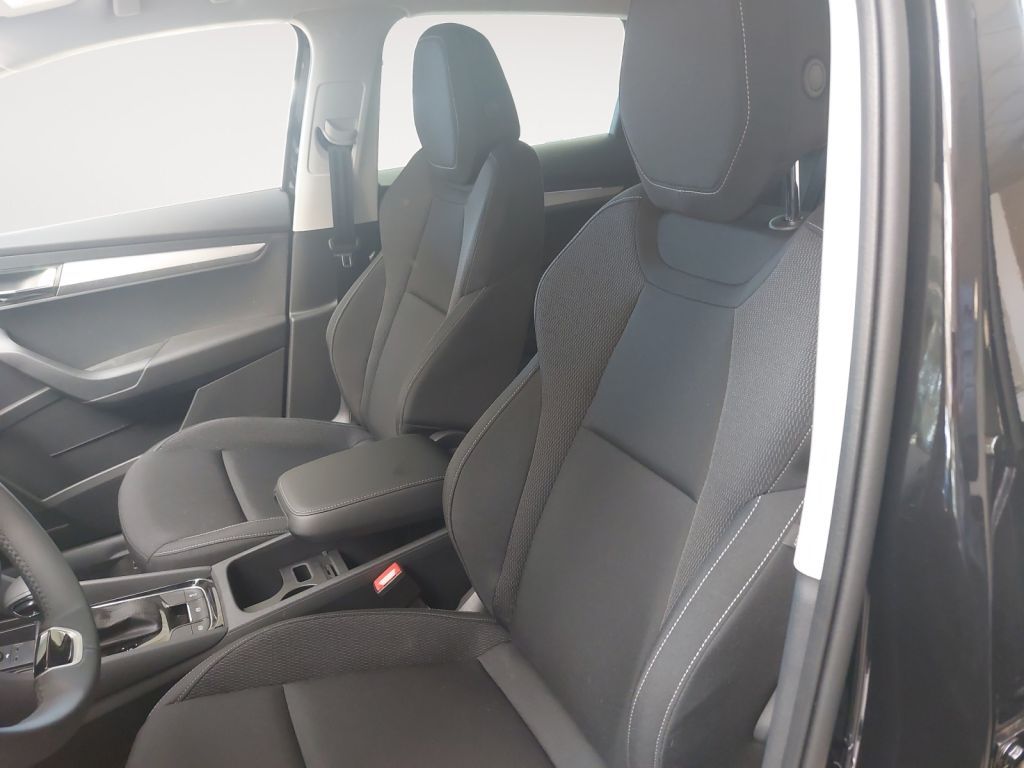 Fahrzeugabbildung SKODA Karoq 1.5 TSI DSG Selection AHZV,LED,Navi,SH