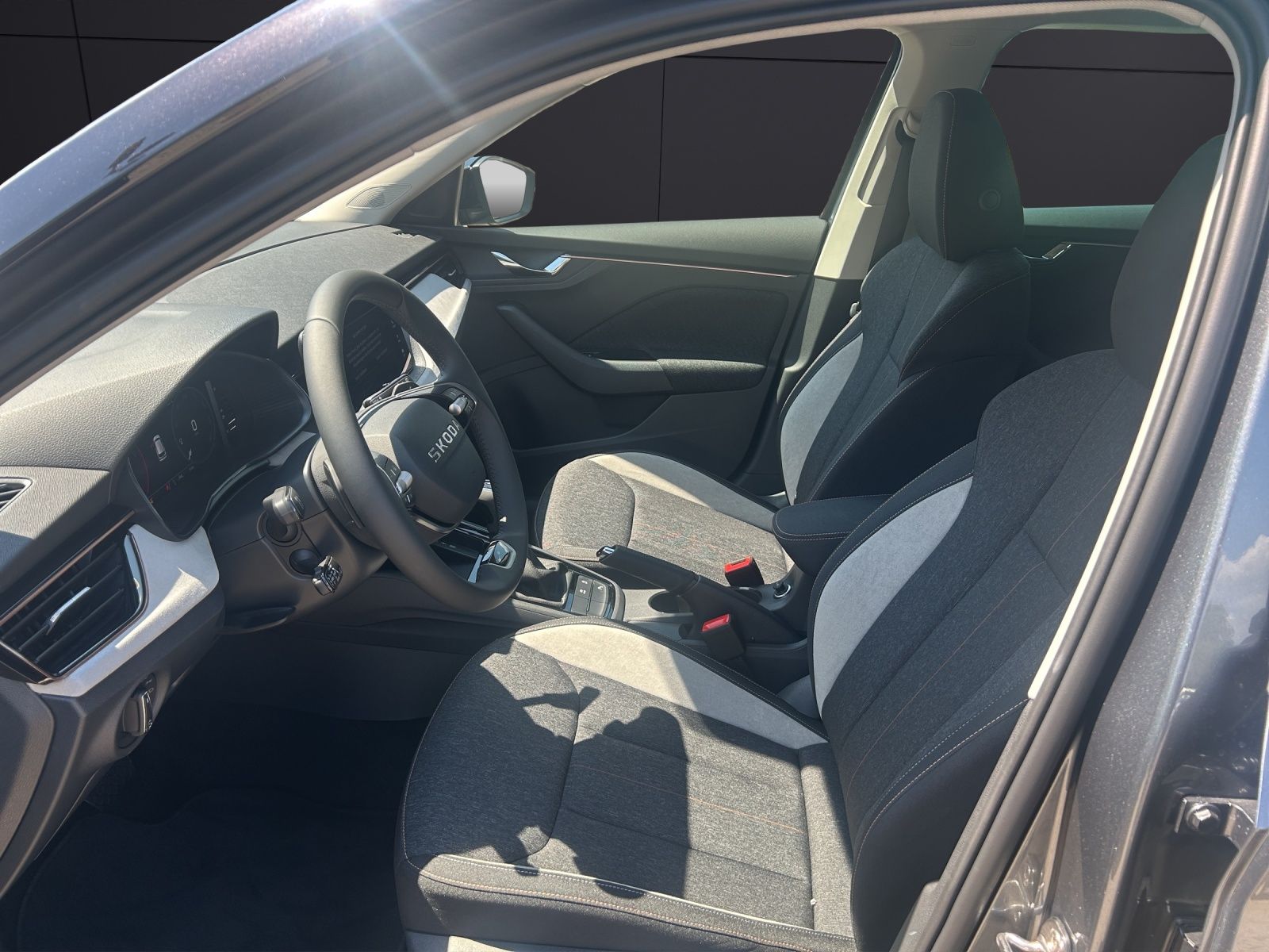 Fahrzeugabbildung SKODA Kamiq 1.0 TSI Selection DSG MATRIX AHZV