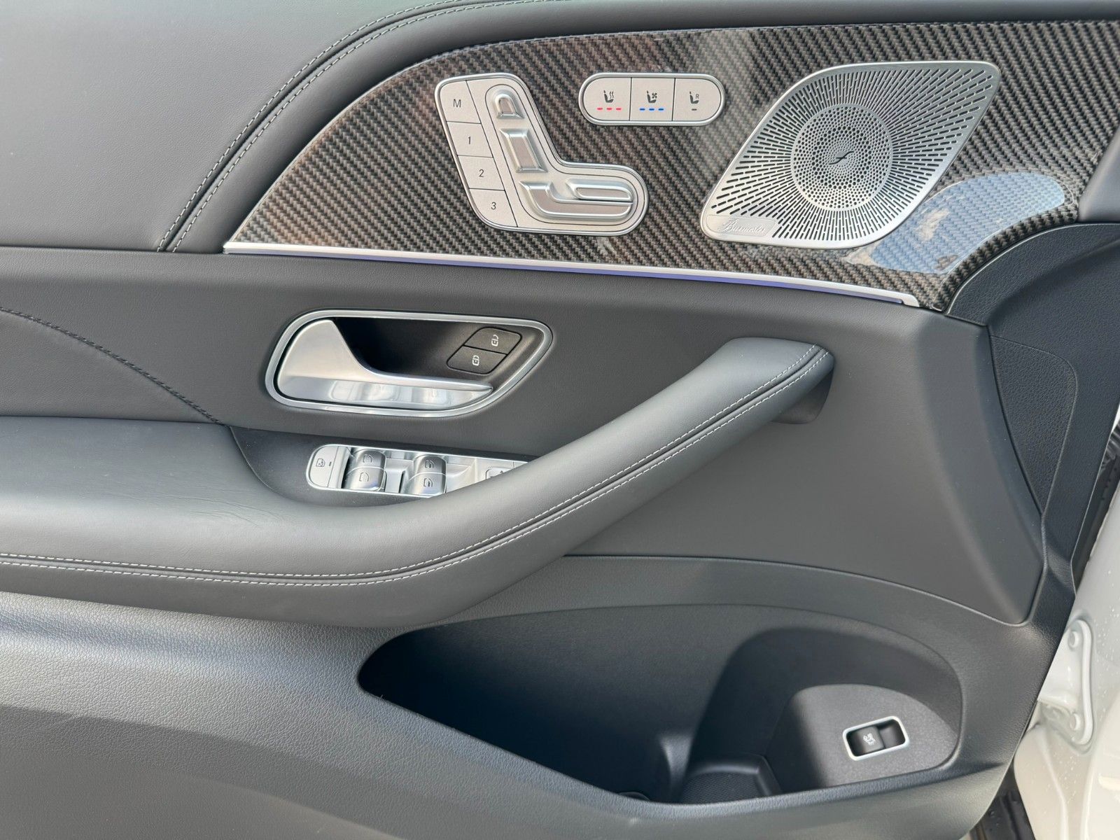 Fahrzeugabbildung Mercedes-Benz GLE 63 S 4M+ Drivers+HUD+AHK+Pano+Burm+Massage - mit KI generiert/bearbeitet