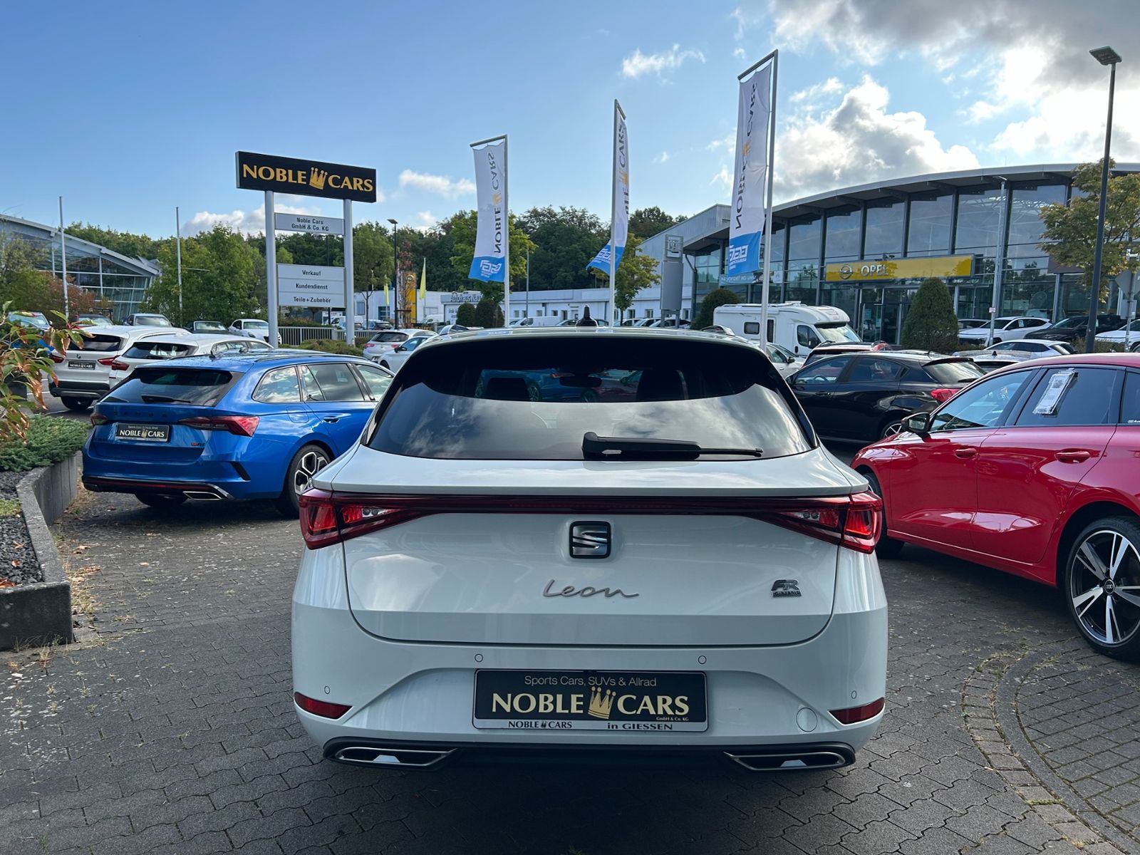 Fahrzeugabbildung SEAT Leon Sportstourer FR e-Hybrid LED NAVI ALU